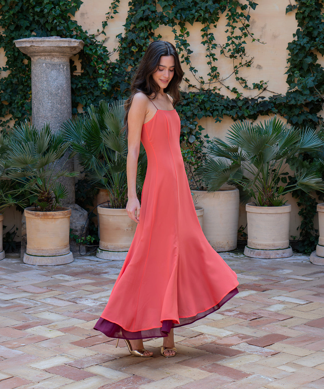 Vestido Brisa Asimétrica™ – Movimiento, Frescura y Elegancia Natural