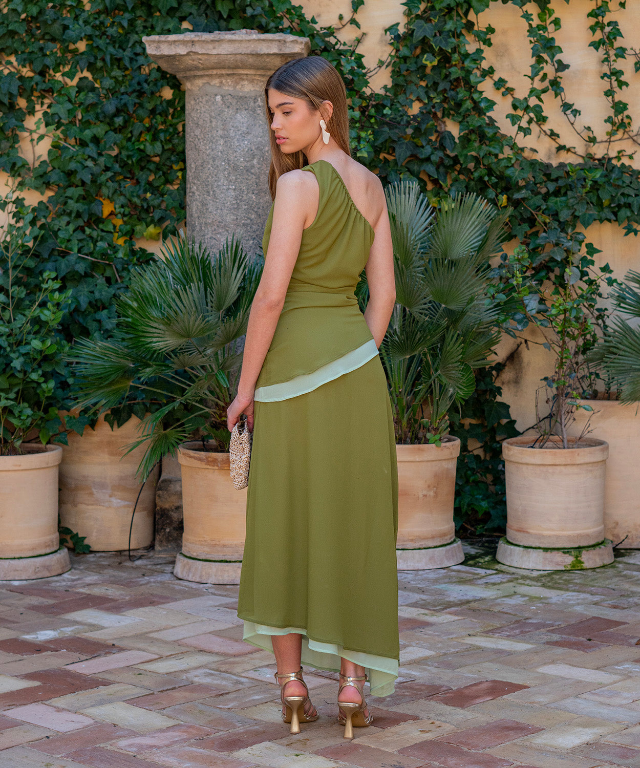 Vestido Aurora Asymétrique™ – Elegancia Moderna con Movimiento Natural