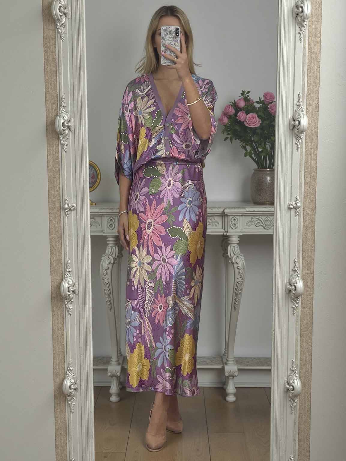 Conjunto Satinado Floral Off-Shoulder — Elegancia que deslumbra
