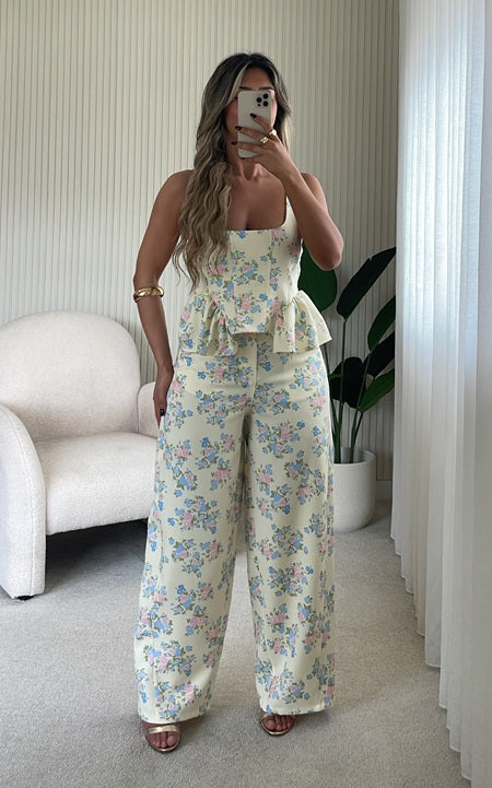 Conjunto Jardín Tropical™ – Elegancia Floral para Brillar Bajo el Sol