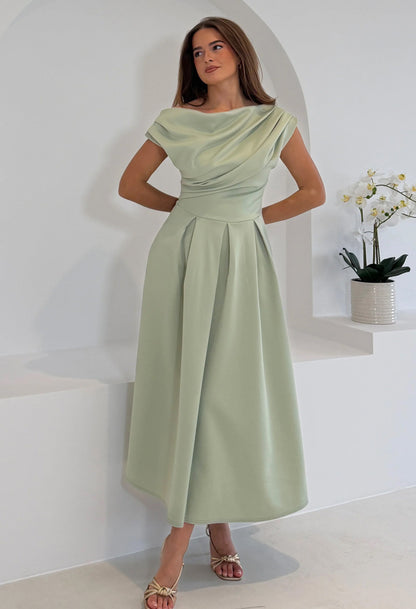 VESTIDO MIDI ELEGANTE | FEMINIDAD QUE ENVUELVE CADA MOVIMIENTO