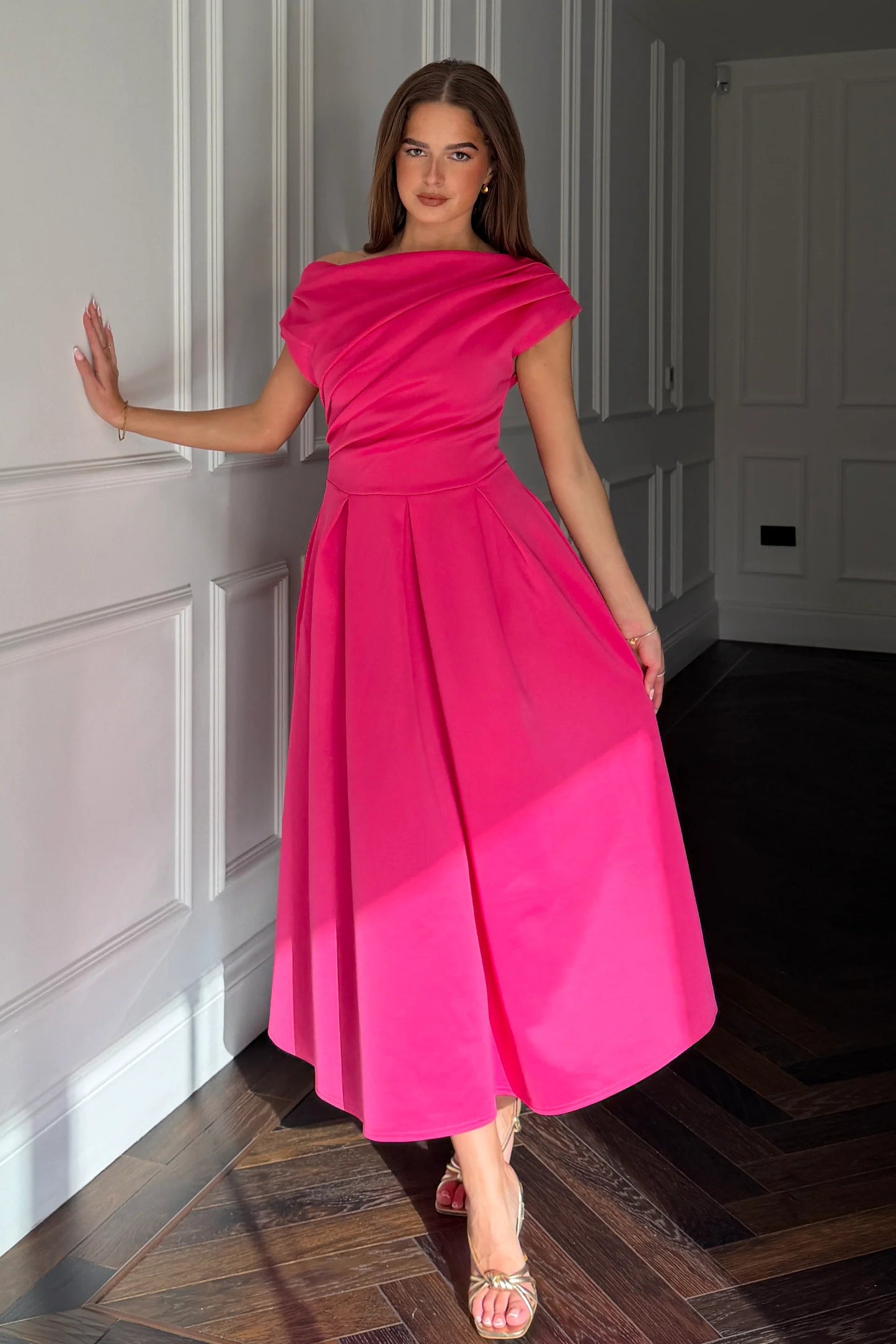 VESTIDO MIDI ELEGANTE | FEMINIDAD QUE ENVUELVE CADA MOVIMIENTO