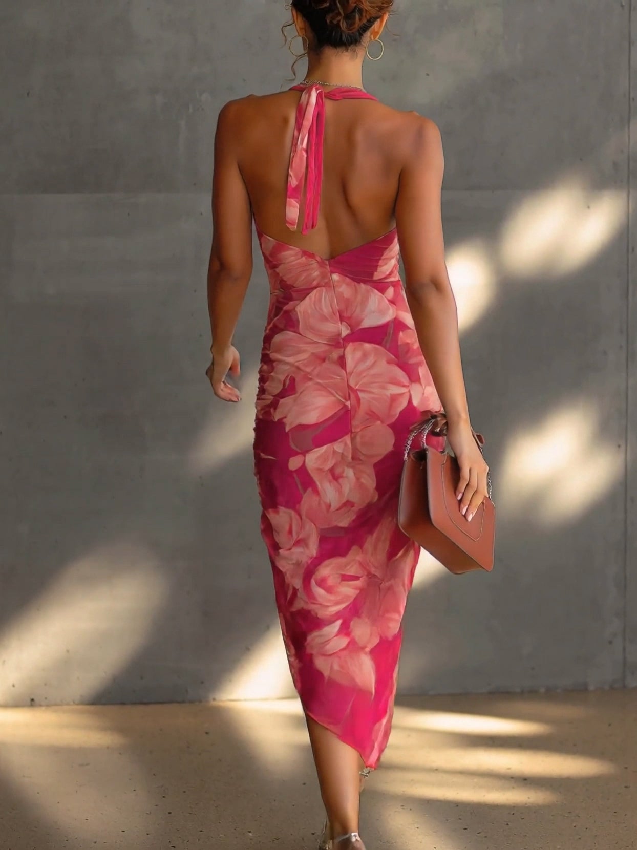 Vestido Fuchsia Bloom™ - Realza las curvas y favorece la silueta.