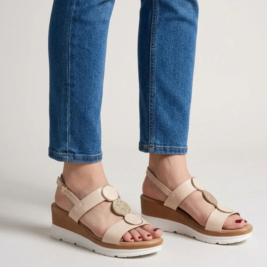 Sandalias Wedge -  Elevación, Estilo y Brillo en Cada Paso