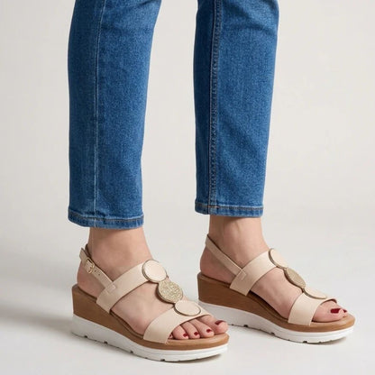 Sandalias Wedge -  Elevación, Estilo y Brillo en Cada Paso