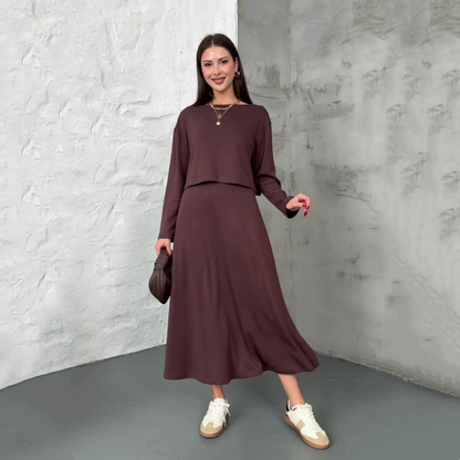 Conjunto de Dos Piezas - Elegancia Dinámica en un Solo Look