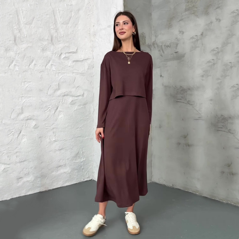 Conjunto de Dos Piezas - Elegancia Dinámica en un Solo Look